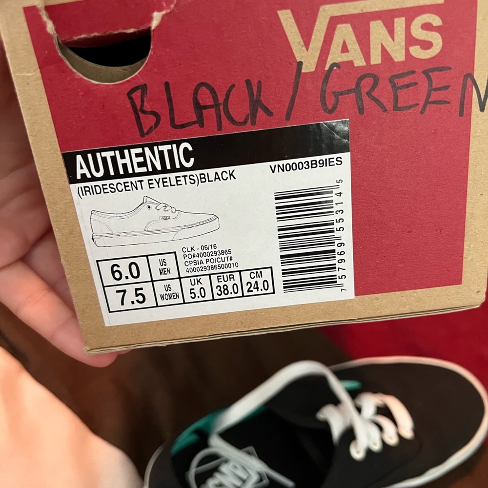 Vans - Picture 4 of 4